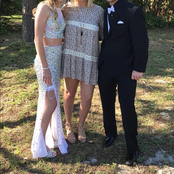 White prom dress - Picture 4 of 8